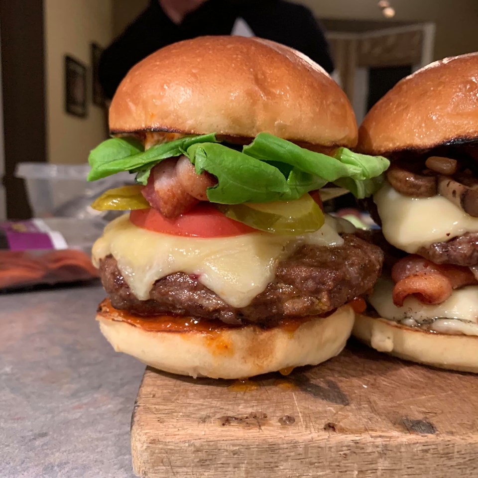 Meatheads Grill | 915 Watters Rd, Orléans, ON K4A 3K5, Canada | Phone: (613) 424-8383