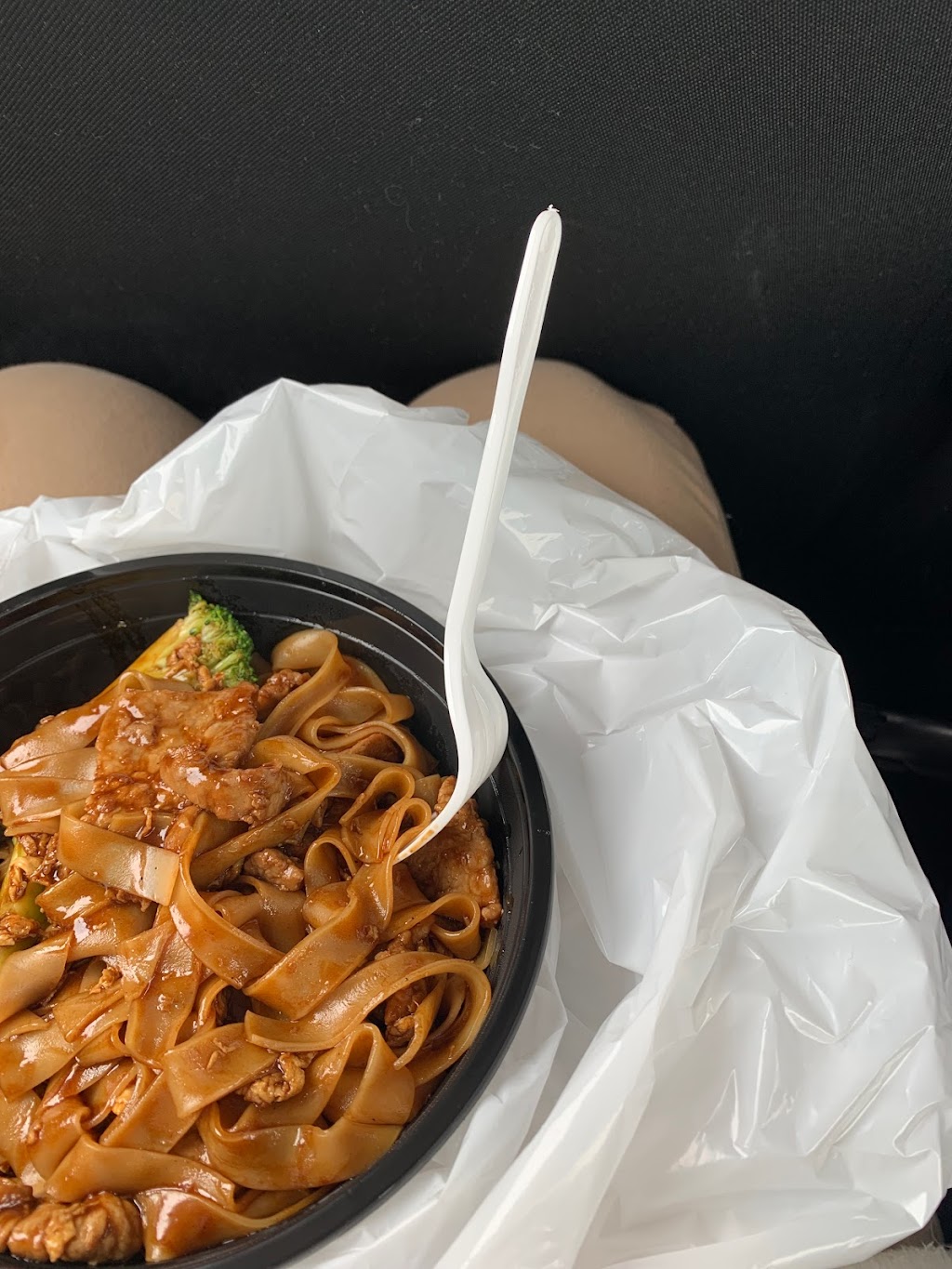 Thai Express Restaurant Laval | Quartier Laval, 1020 Boul. le Corbusier, Laval, QC H7N 0A8, Canada | Phone: (450) 681-1128