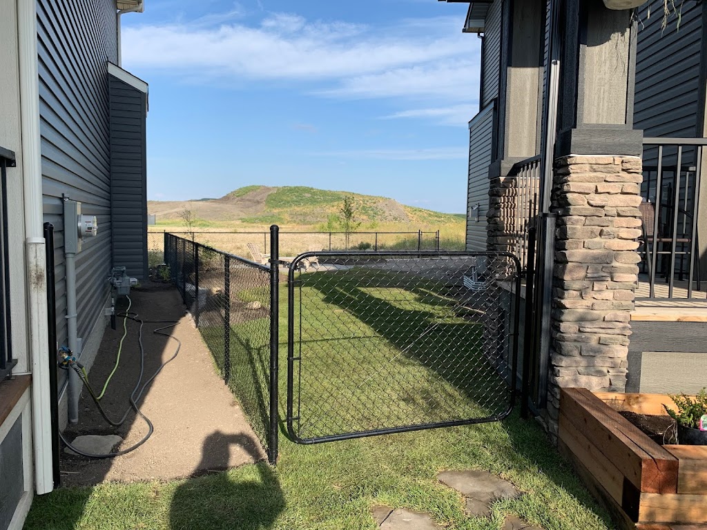Simple Yard | 225 Railway St E, Cochrane, AB T4C 2C3, Canada | Phone: (587) 601-1220