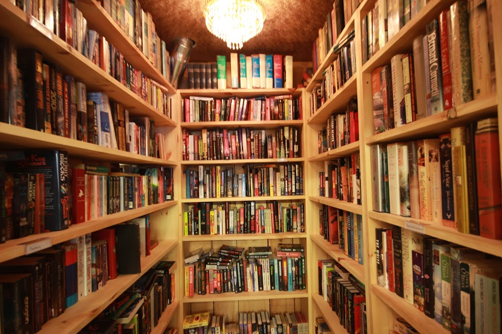 The Merrickville Book Emporium | 105 Wellington St E, Merrickville, ON K0G 1N0, Canada | Phone: (613) 269-2505