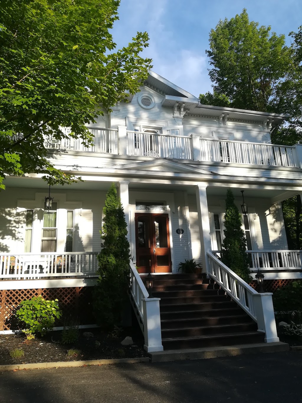 Auberge Au Fil Des Saisons | 14 Rue Laurier O, Victoriaville, QC G6P 6P3, Canada | Phone: (819) 357-7307