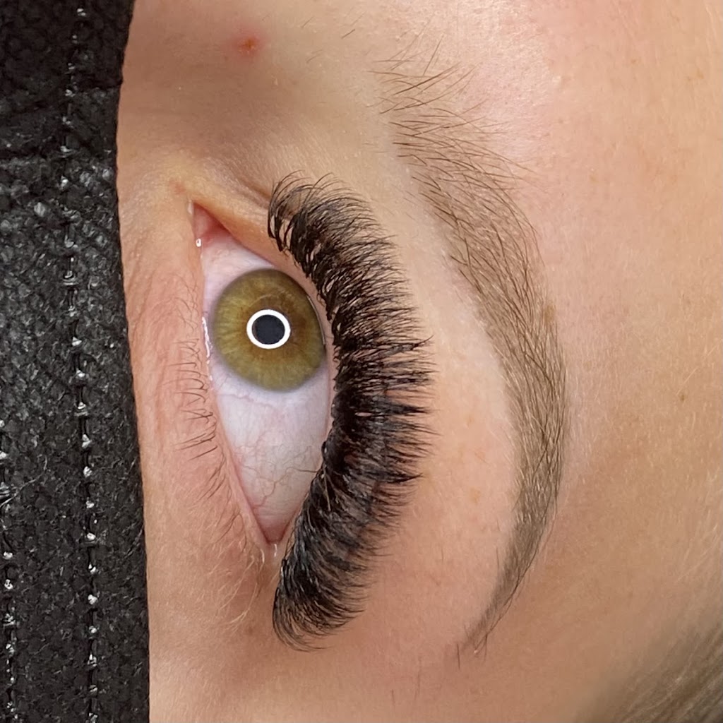 Carlenes Lashes | 64 Huntington Crescent, Courtice, ON L1E 3C7, Canada | Phone: (905) 439-2522