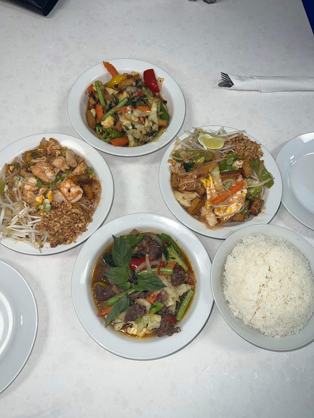 Thai Emerald | 245 Edinburgh Rd S Unit 2, Guelph, ON N1G 2J6, Canada | Phone: (226) 486-2422