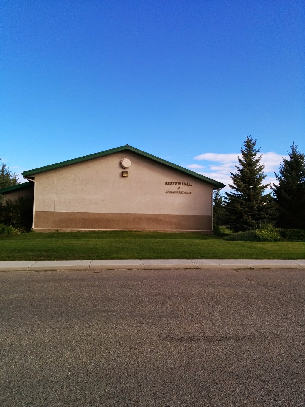 Kingdom Hall of Jehovahs Witnesses | church | 1 Bayside Pl, Strathmore, AB T1P 1C8, Canada | 4039343427 OR +1 403-934-3427