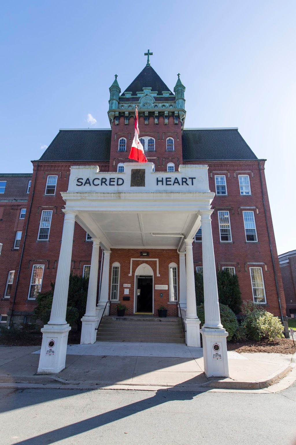 Sacred Heart School of Halifax | 5820 Spring Garden Rd, Halifax, NS B3H 1X8, Canada | Phone: (902) 422-4459