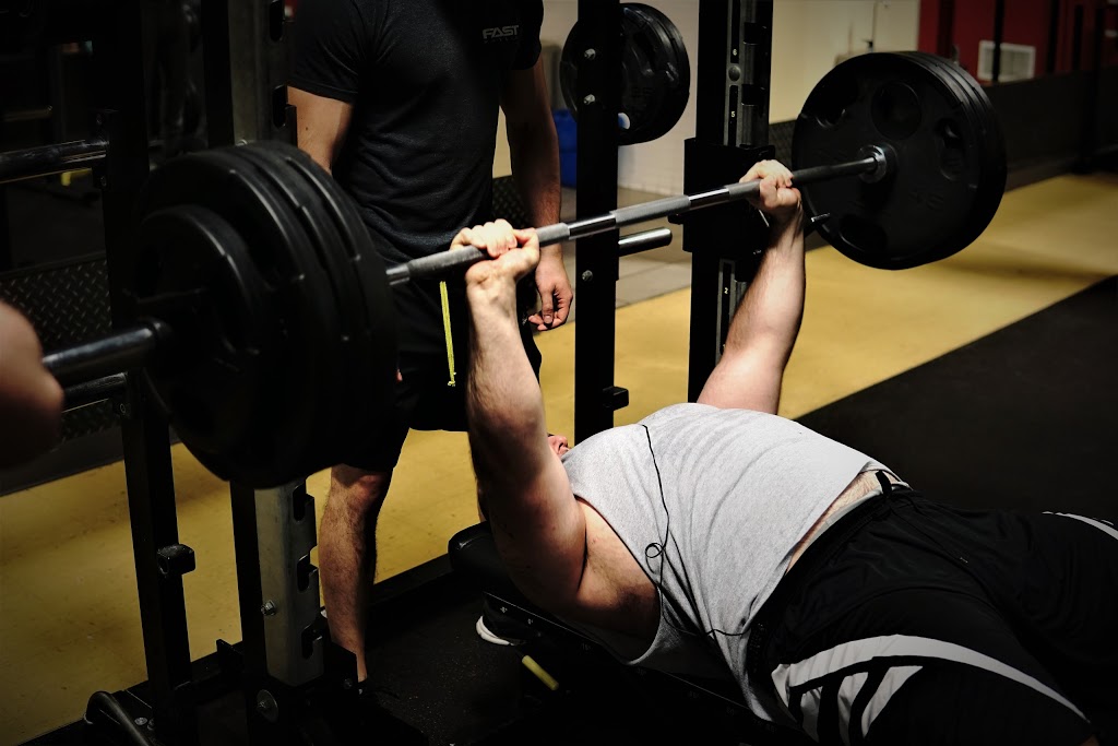 Klub 20 West Island Gym | 50 Boulevard Saint-Charles, Beaconsfield, QC H9W 2X3, Canada | Phone: (514) 505-3555