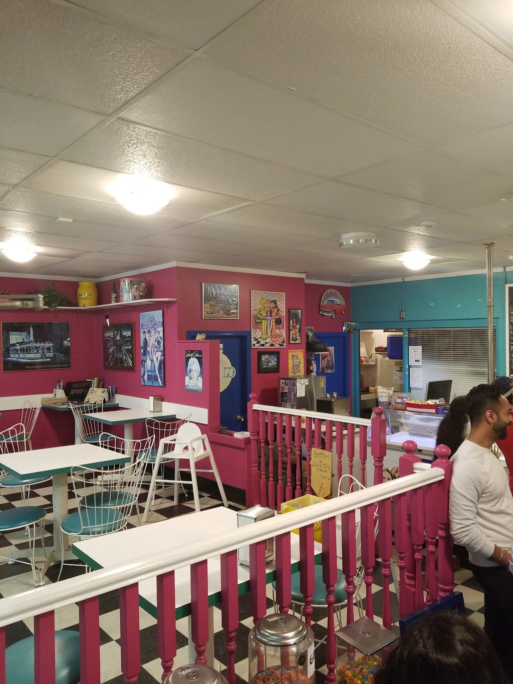 Seaside Scoops | 14893 Marine Dr, White Rock, BC V4B 1C2, Canada | Phone: (778) 358-1318