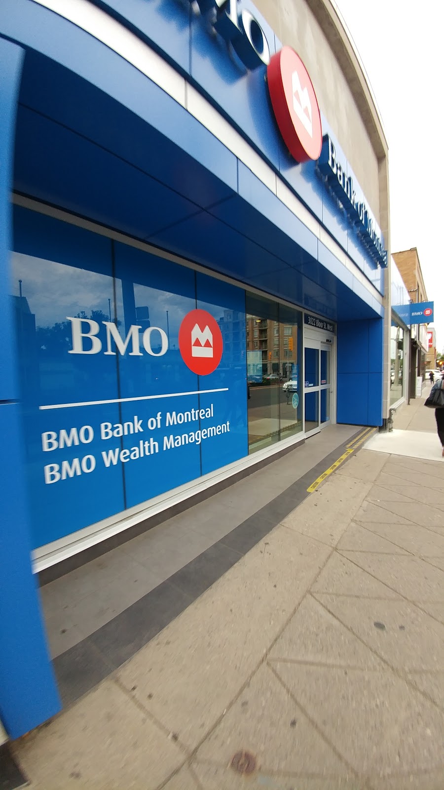 bmo queensway etobicoke hours