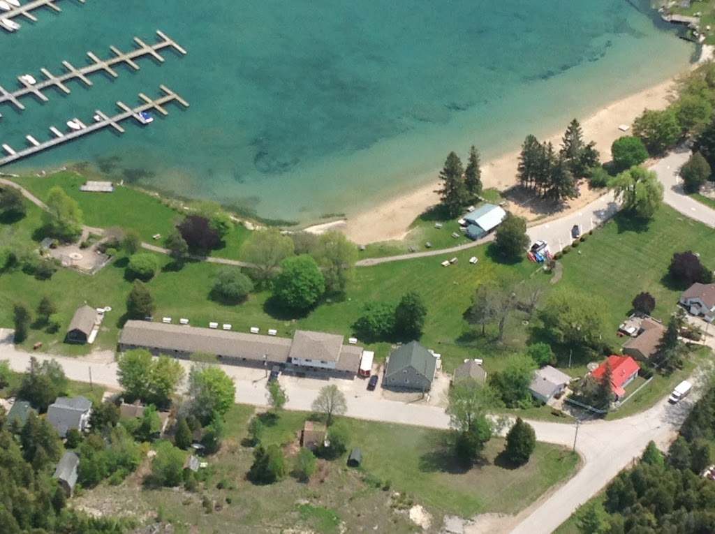 Lions Head Beach Motel | 1 McNeil St, Lions Head, ON N0H 1W0, Canada | Phone: (519) 793-3155