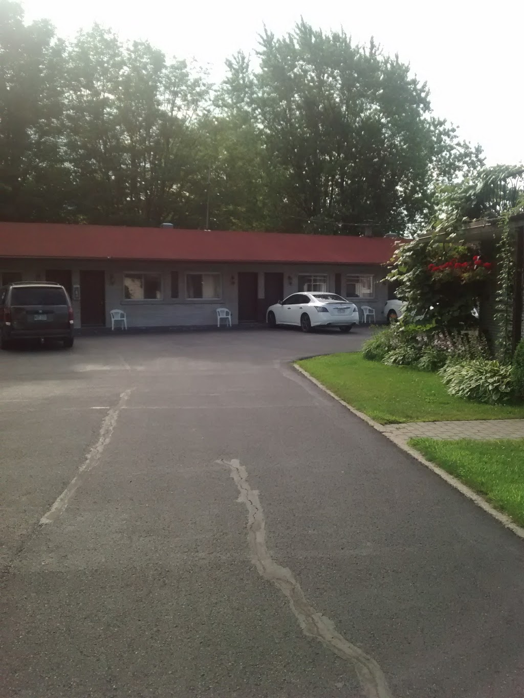 Motel Le Verseau | 7720 QC-132, Sorel-Tracy, QC J3R 1T3, Canada | Phone: (450) 743-3341
