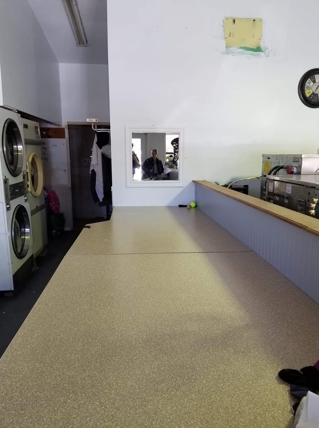 Buanderie lavallée | 9 Av. Lanning, Saint-Sauveur, QC J0R 1R6, Canada | Phone: (450) 340-1474
