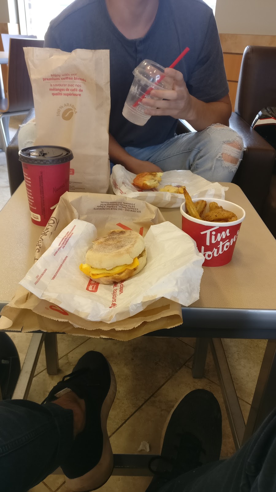 Tim Hortons | 602 Boulevard des Bois Francs S, Victoriaville, QC G6P 5X2, Canada | Phone: (819) 357-2944