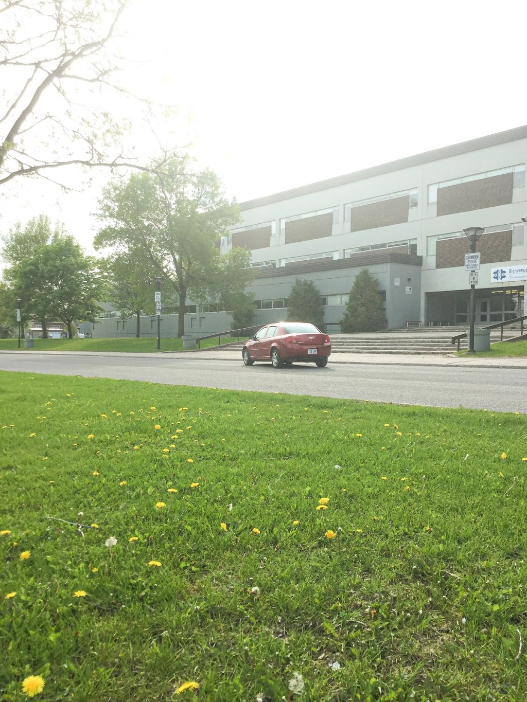 La Camaradière High School | 3400 Boulevard Neuvialle, Québec, QC G1P 3A8, Canada | Phone: (418) 686-4040