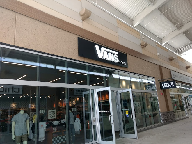 Vans | 300 Taylor Rd, Niagara-on-the-Lake, ON L0S 1J0, Canada | Phone: (905) 687-6777