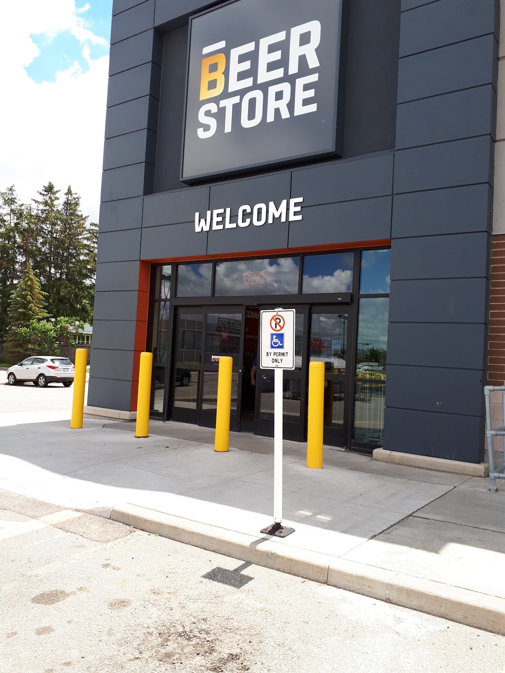 Beer Store | 300 King George Rd, Brantford, ON N3R 5L8, Canada | Phone: (519) 753-7165