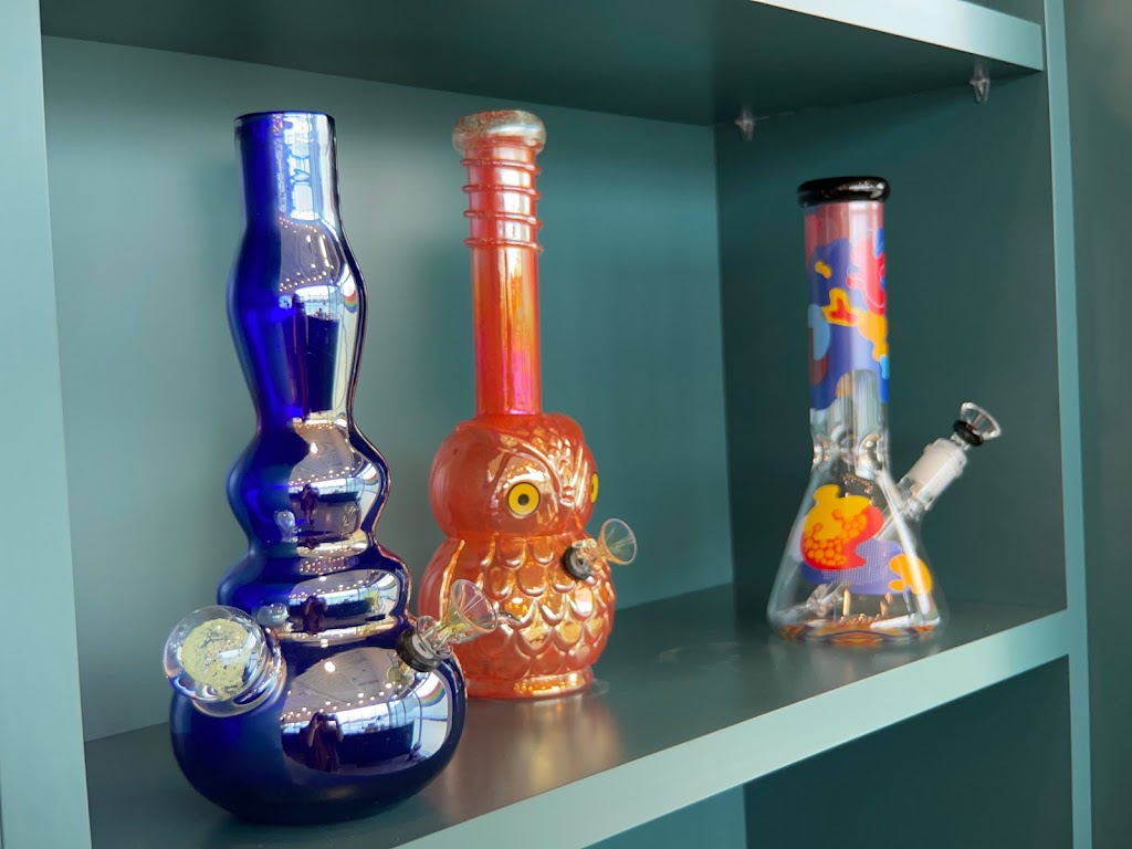 Coast Range Cannabis Courtenay (Delivery & Retail) | 444 Lerwick Rd #301, Courtenay, BC V9N 7R3, Canada | Phone: (250) 331-0645