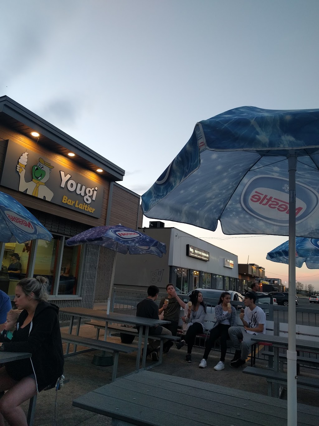 Yougi Milk Bar | 79 Boulevard Georges-Gagné S, Delson, QC J5B 2E5, Canada | Phone: (450) 638-0034