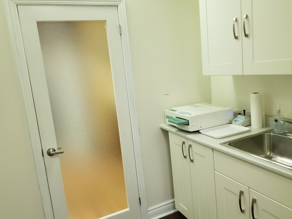 Antonio Cordeiro Denturist | 1474 Dundas St W, Toronto, ON M6J 1Y6, Canada | Phone: (416) 533-5133