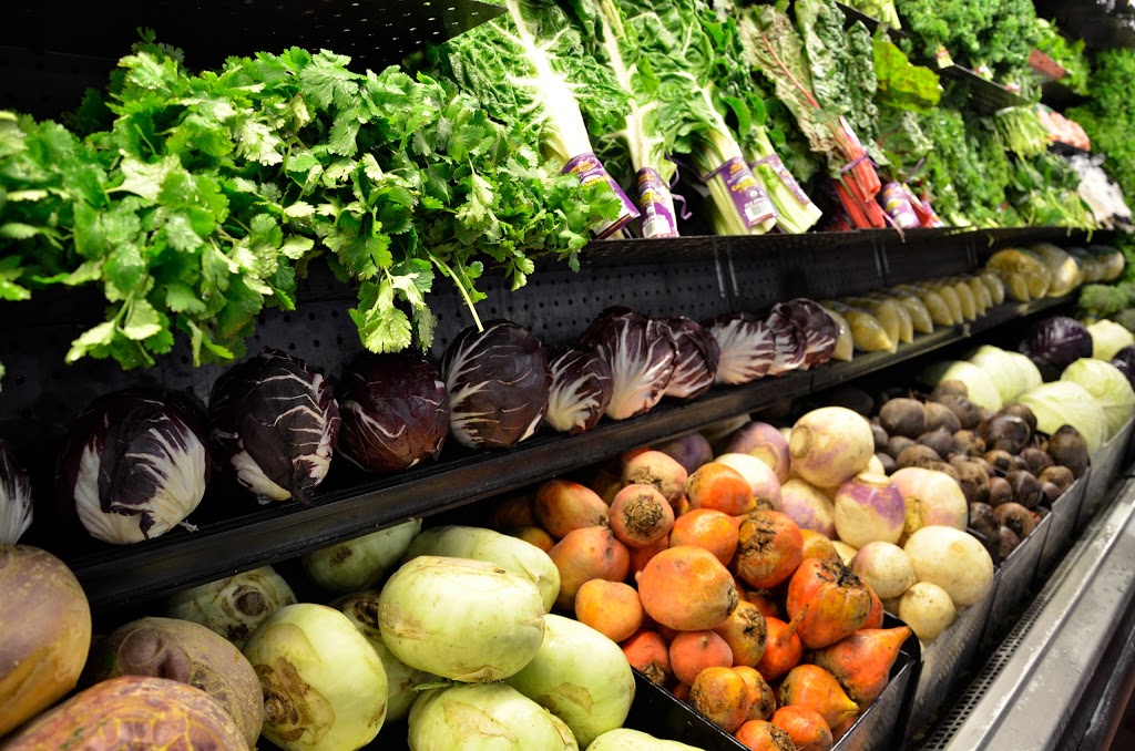H&W Produce | 6120 Terrace Rd NW, Edmonton, AB T6A 3Z1, Canada | Phone: (780) 485-2018