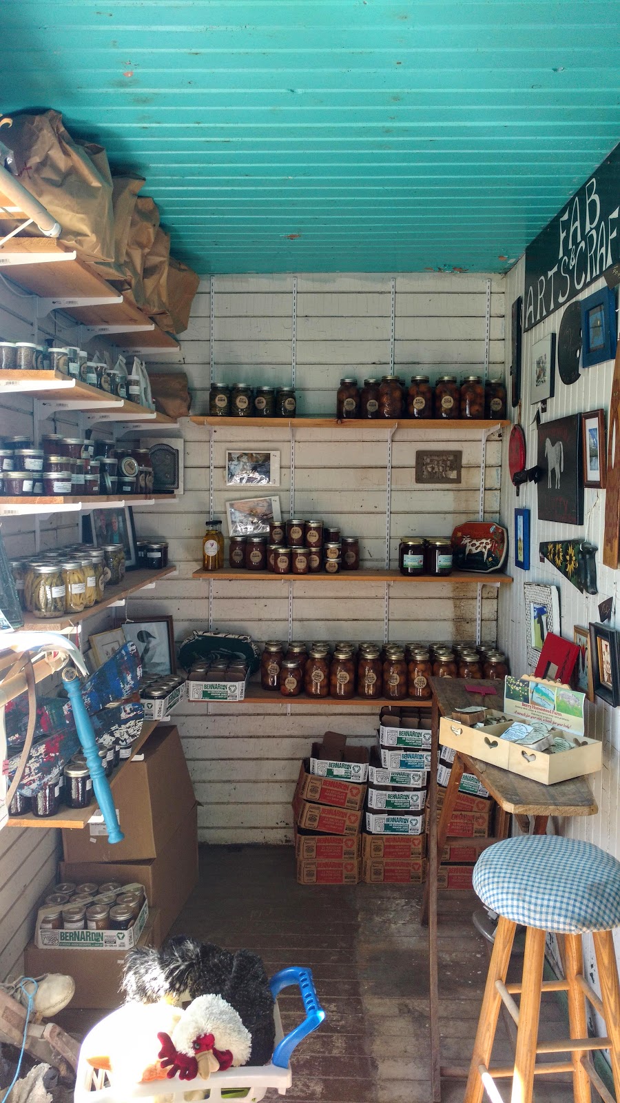 Wendys Country Market | 408 Fortune Line Rd, Lyndhurst, ON K0E 1N0, Canada | Phone: (613) 561-2177