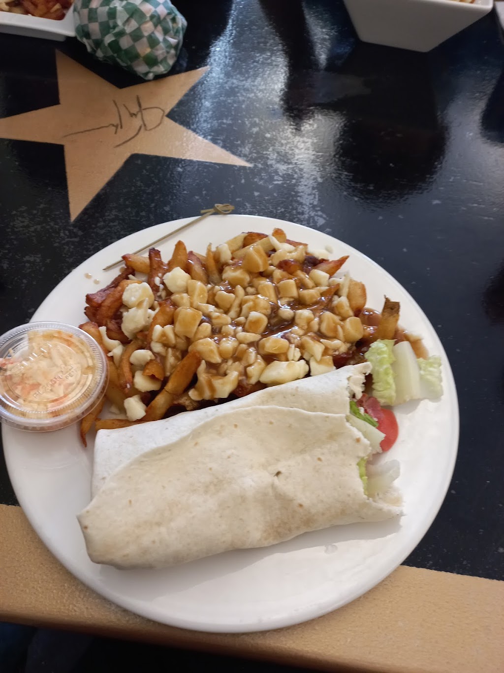 Clarendon Street Cafe | 1099 Rue de Clarendon, Quyon, QC J0X 2V0, Canada | Phone: (819) 458-1787