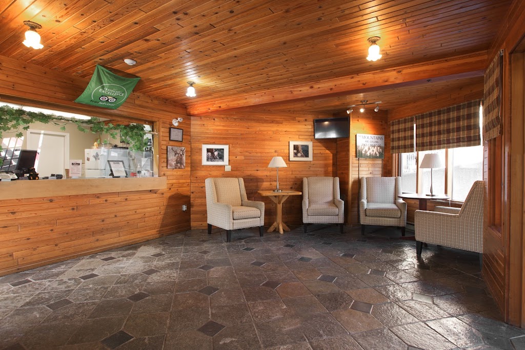 Radium Chalet | 5063 Madsen Rd, Radium Hot Springs, BC V0A 1M0, Canada | Phone: (250) 409-7999