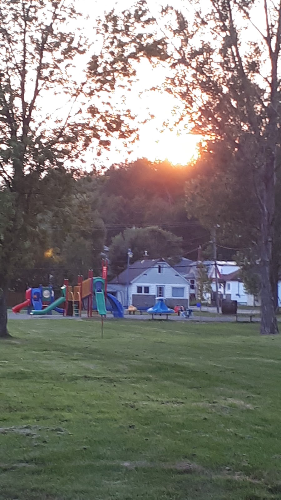 Colonial Inn | 28 Cedar St, Coniston, ON P0M 1M0, Canada | Phone: (705) 694-4761