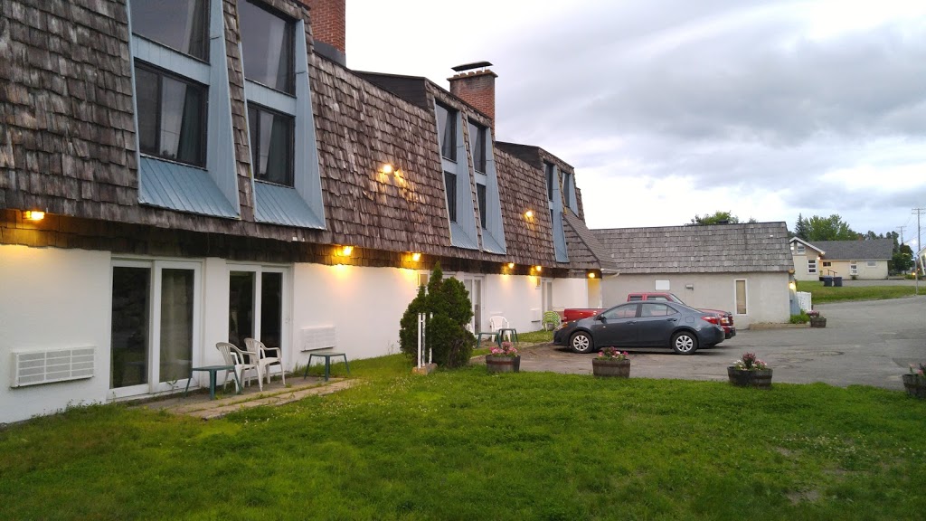 Auberge Champetre | 1435 Boulevard Sainte Adèle, Sainte-Adèle, QC J8B 2N6, Canada | Phone: (450) 229-3533