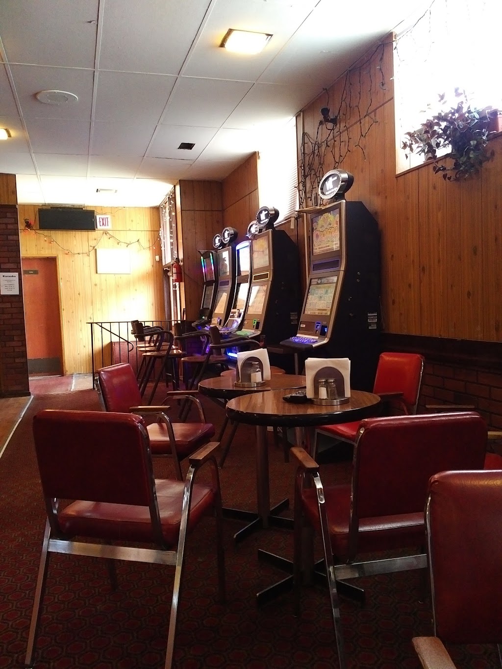 Cosmopolitan Hotel & Bar | 4918 50 Ave, Castor, AB T0C 0X0, Canada | Phone: (403) 882-3095