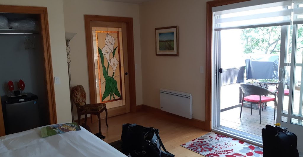 Au Pélican de lÎle | 6879 Chemin Royal Saint-Laurent-de, LÎle-dOrléans, QC G0A 3Z0, Canada | Phone: (418) 808-2301