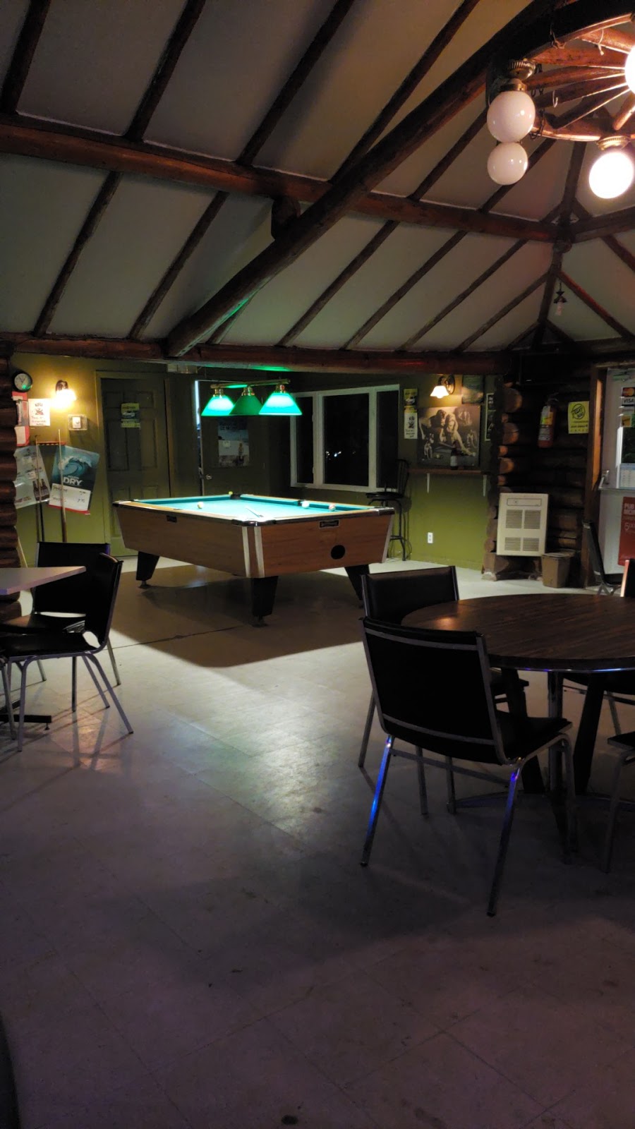 Pub Macintosh | 6600 Rt. Louis St-Laurent, Compton, QC J0B 1L0, Canada | Phone: (819) 501-8181