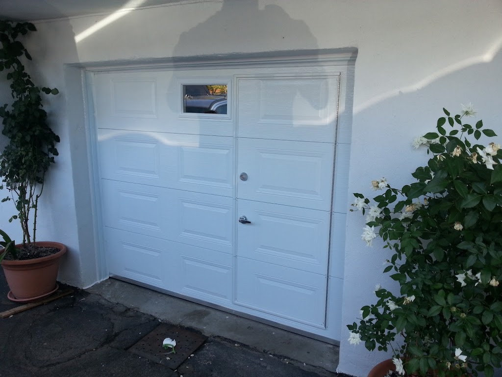Solution Garage Doors | 3602 Bd Poirier, Saint-Laurent, QC H4R 2J5, Canada | Phone: (514) 418-0055