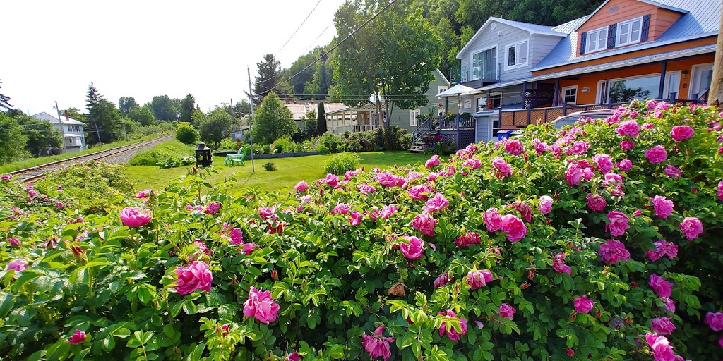Presbytere-St-Joseph-La-Rive | 252 Rue de lÉglise, Saint-Joseph-de-la-Rive, QC G0A 3Y0, Canada | Phone: (418) 635-2835