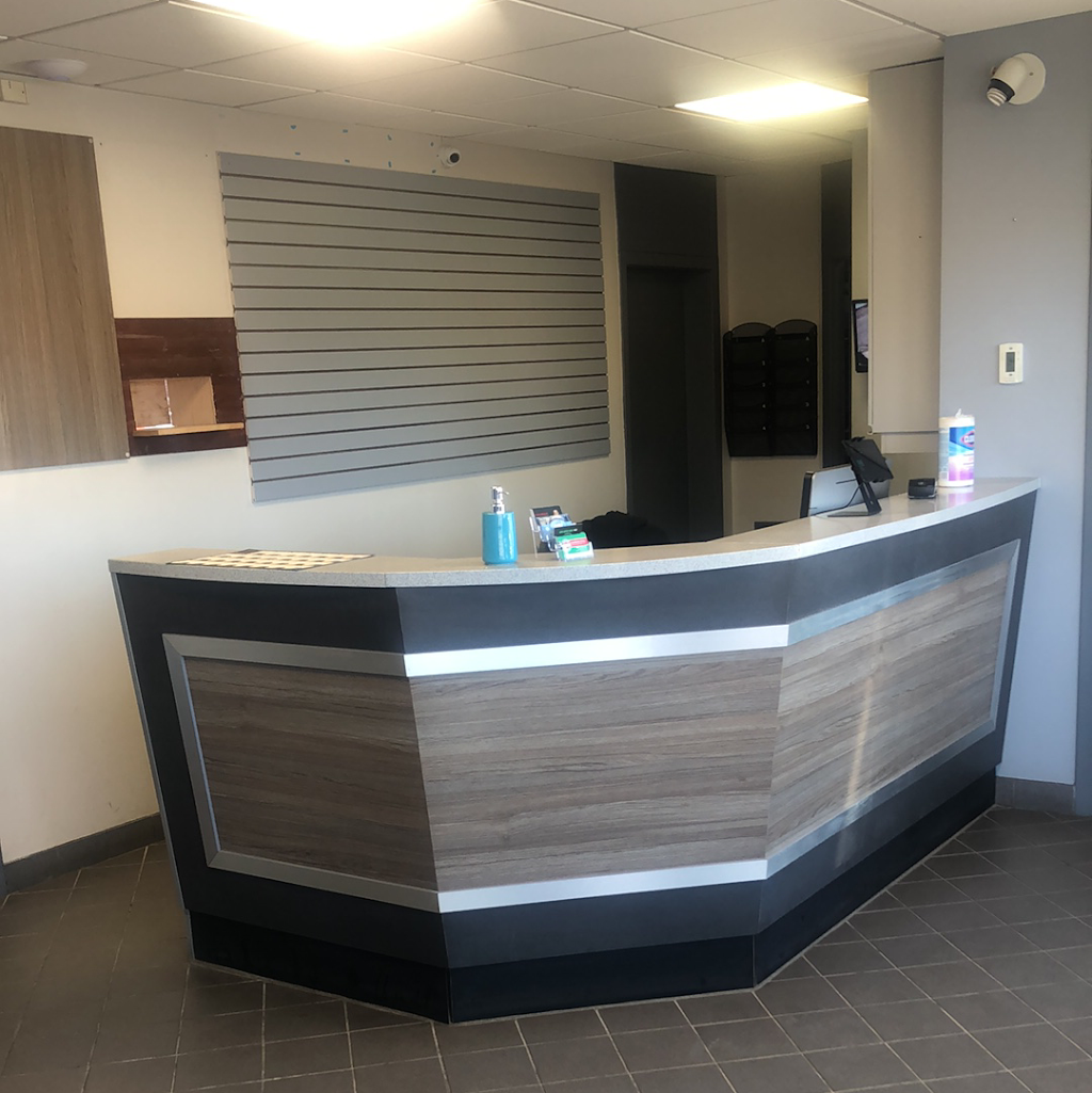 Castrol Express Laval Auto Value Centre de Service Certifié | 450 Bd du Curé-Labelle, Laval, QC H7P 2P1, Canada | Phone: (450) 625-4575