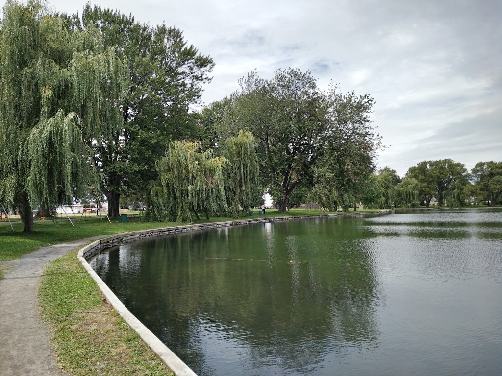 Pavillon St-Arnaud | 2900 Mgr. St-Arnaud, Trois-Rivières, QC G9A 5L2, Canada | Phone: (819) 374-2422