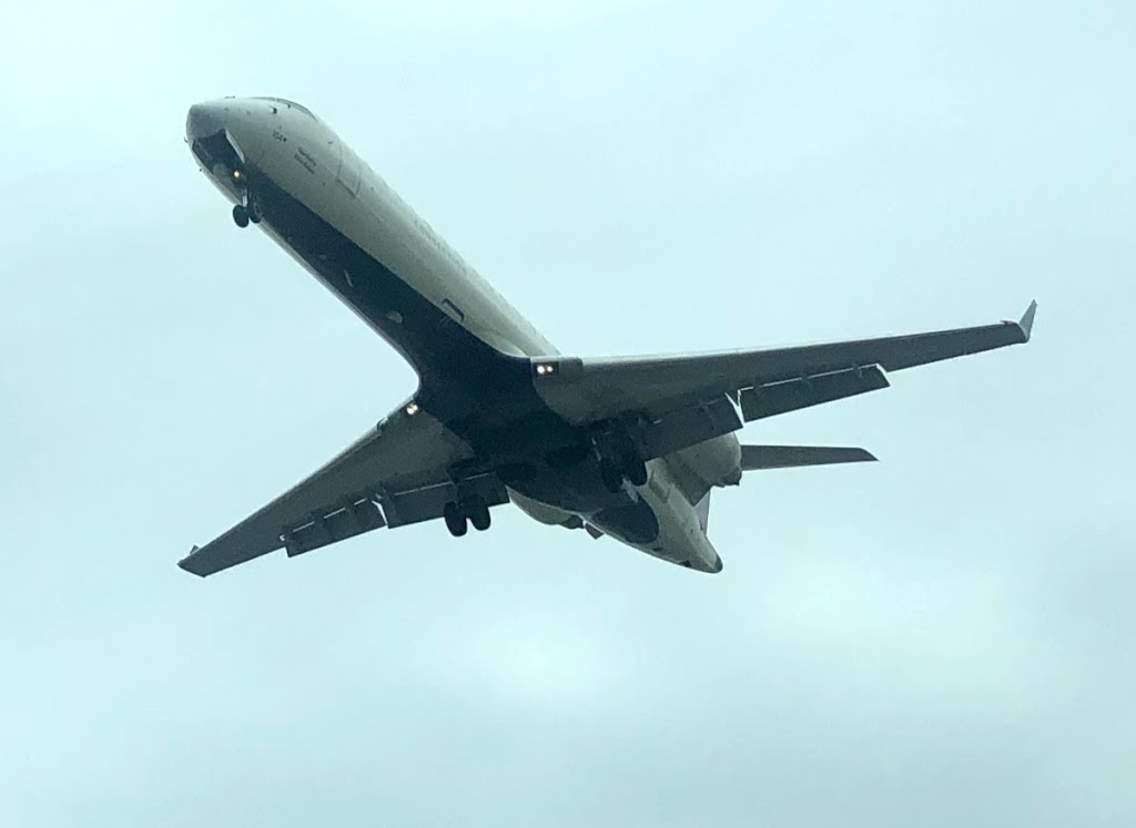 Airport Taxi | Pearson Airport Limo | 231-3888 Duke of York Blvd, Mississauga, ON L5B 4P5, Canada | Phone: (416) 828-8538