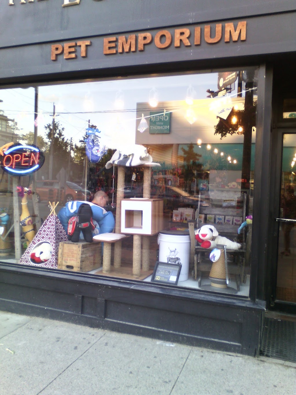 The Local Kibblery: Pet Emporium | 896 Eglinton Ave W, Toronto, ON M6C 2B6, Canada | Phone: (416) 901-3647