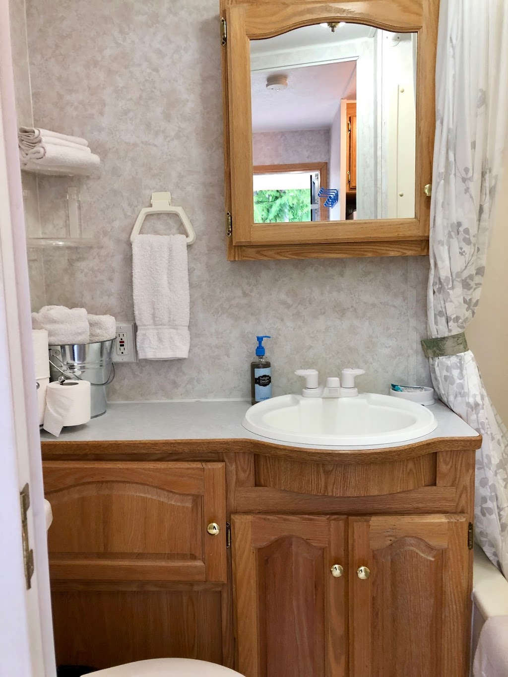 Garden Bay Hideaway - Glamping in Style | 5163 Claydon Rd, Garden Bay, BC V0N 1S1, Canada | Phone: (604) 885-8368