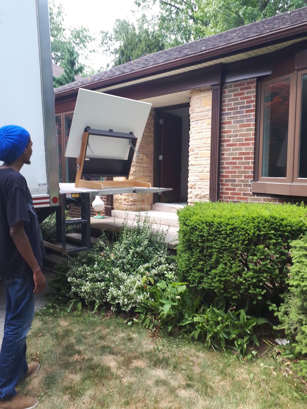 Maplegreen Moving & Logistics | 60 Capulet Ln #701, London, ON N6H 0B2, Canada | Phone: (226) 448-8524