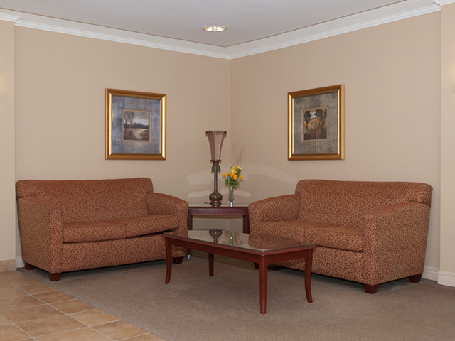 Valleyview Apartments | 26 Lorne Ave, Newmarket, ON L3Y 5G4, Canada | Phone: (905) 898-7863