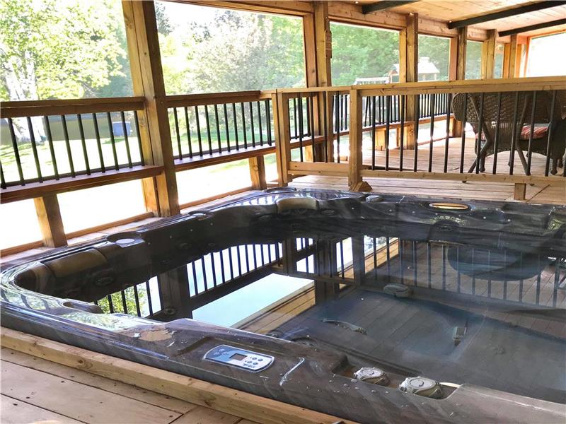 Chalet Zazlo | 395 Rue des Pâquerettes, Chertsey, QC J0K 3K0, Canada | Phone: (514) 977-8834