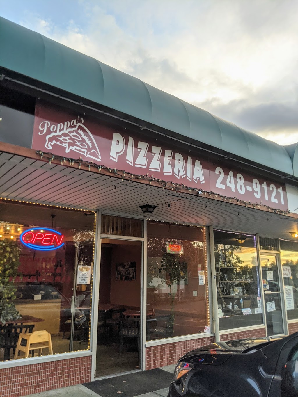 Poppa's Pizzeria - 120 Alberni Hwy, Parksville, BC V9P 2G4, Canada