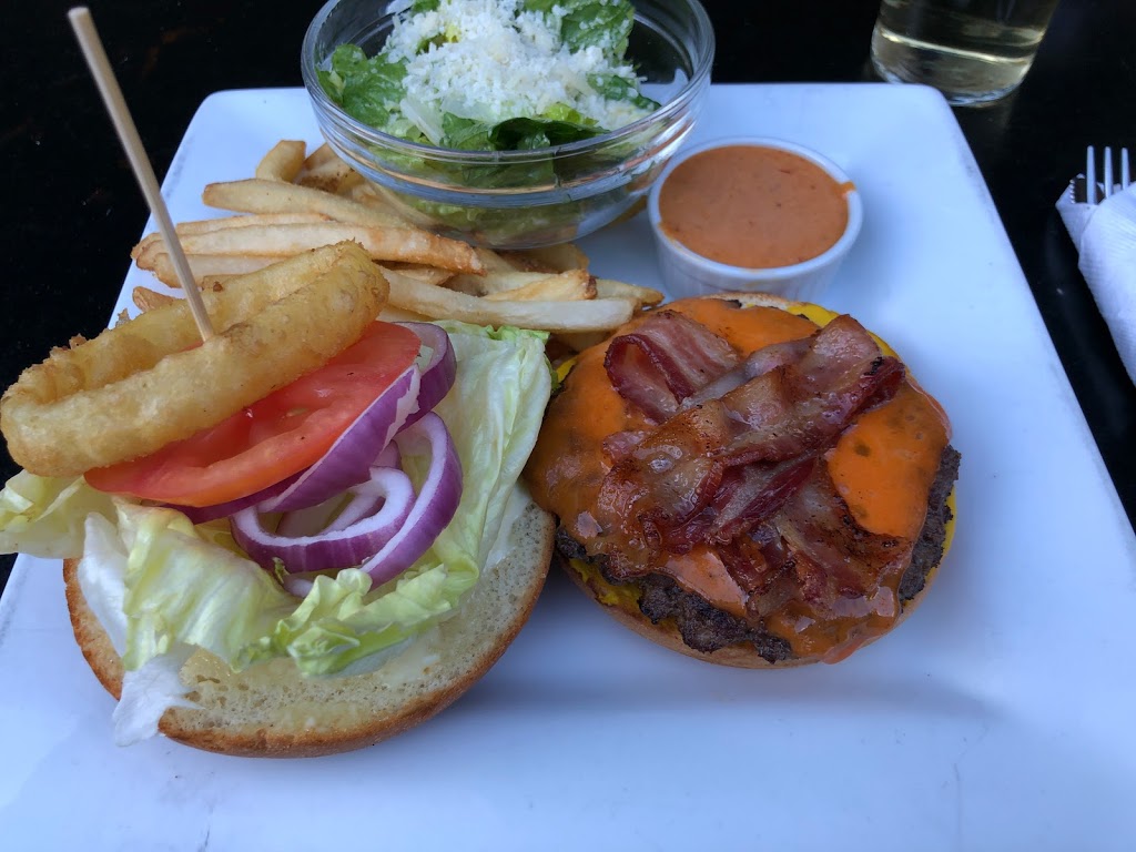 Seymours Pub & Grill | 720 Lillooet Rd, North Vancouver, BC V7J 2H5, Canada | Phone: (604) 904-8778