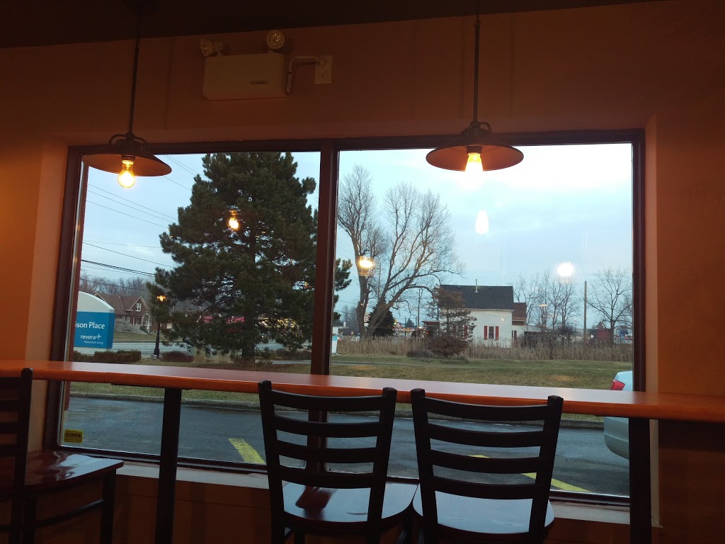 Garrison Grill | 385 Garrison Rd, Fort Erie, ON L2A 1N1, Canada | Phone: (905) 871-2586