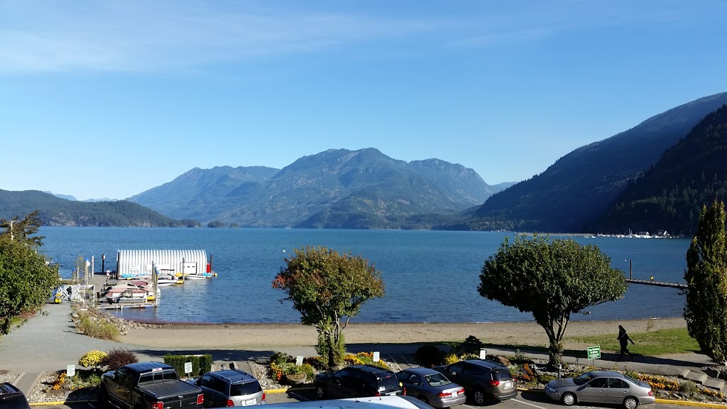 Muddy Waters Cafe | 328 Esplanade Ave, Harrison Hot Springs, BC V0M 1K0, Canada | Phone: (604) 796-5563