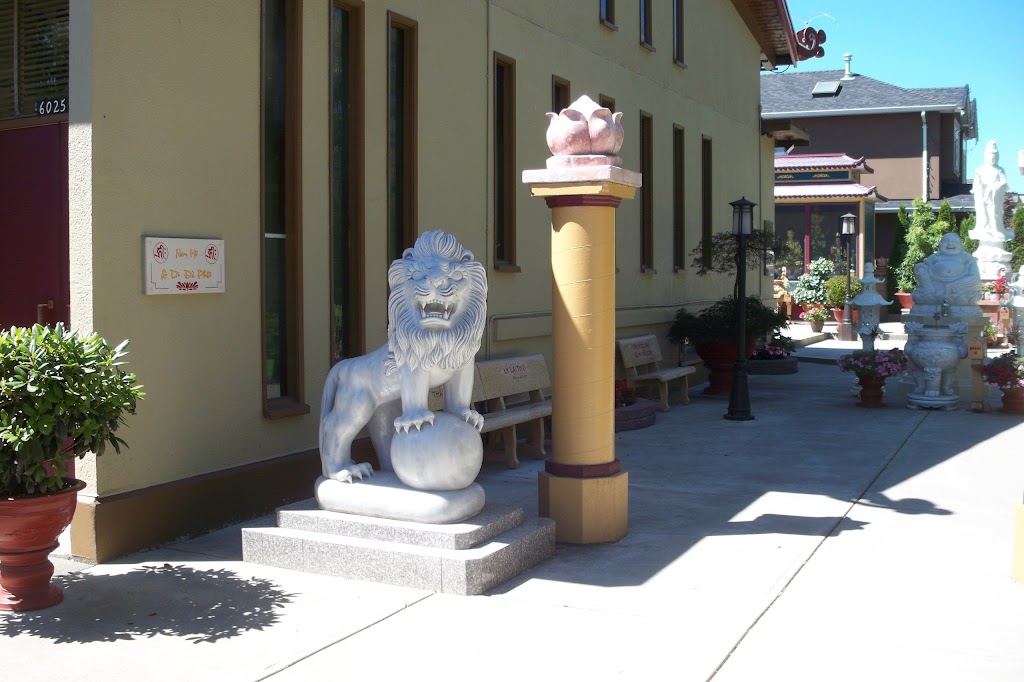 Bao Lam Temple | 6025 St George St, Vancouver, BC V5W 2Y5, Canada | Phone: (604) 327-5546