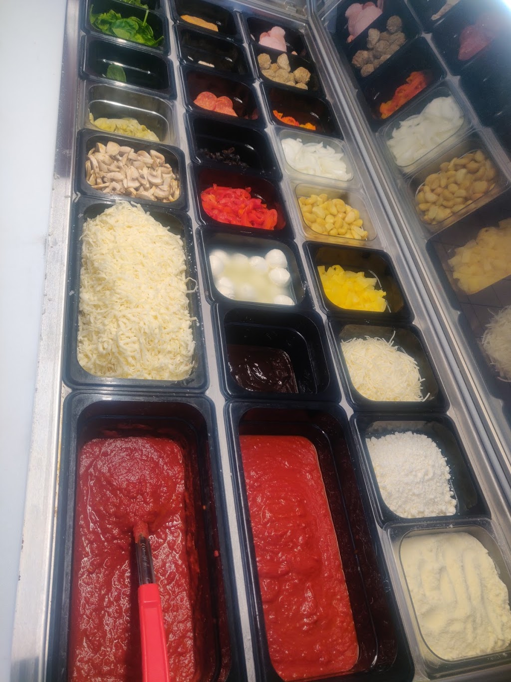Outlaws Pizzeria | 801 Central Ave, Thunder Bay, ON P7B 6P8, Canada | Phone: (807) 286-1118