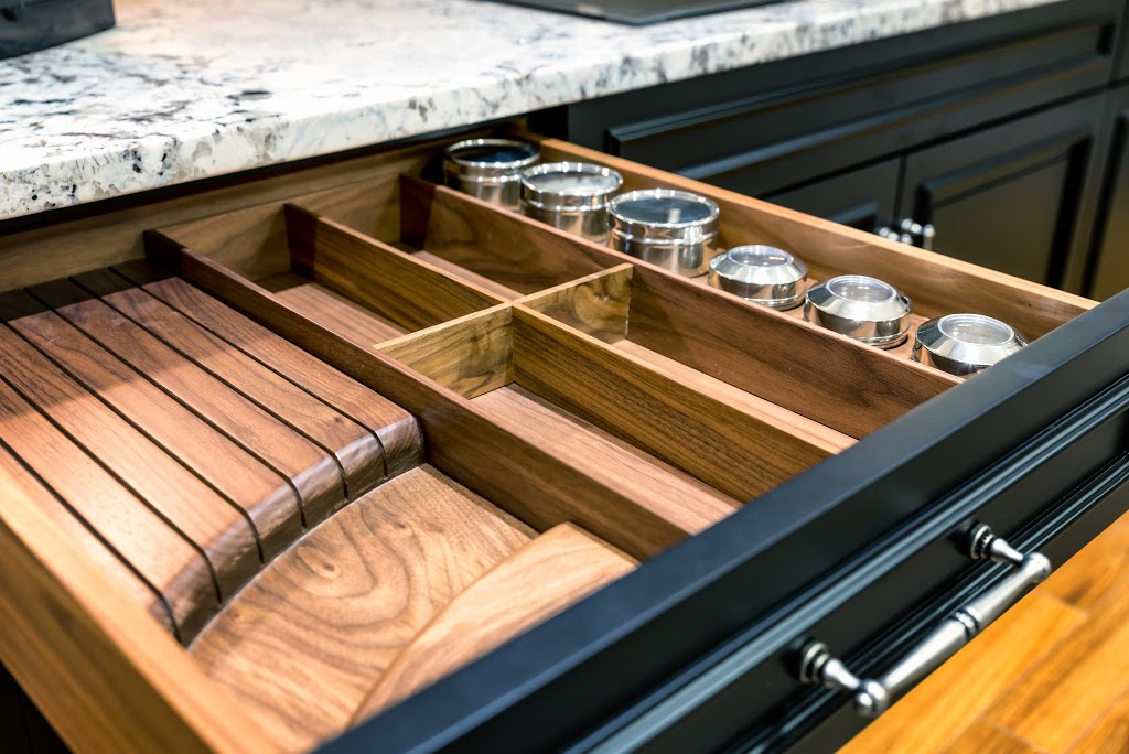 Oakville Kitchen & Bath Centre | 599 Third Line, Oakville, ON L6L 4A8, Canada | Phone: (905) 827-4611