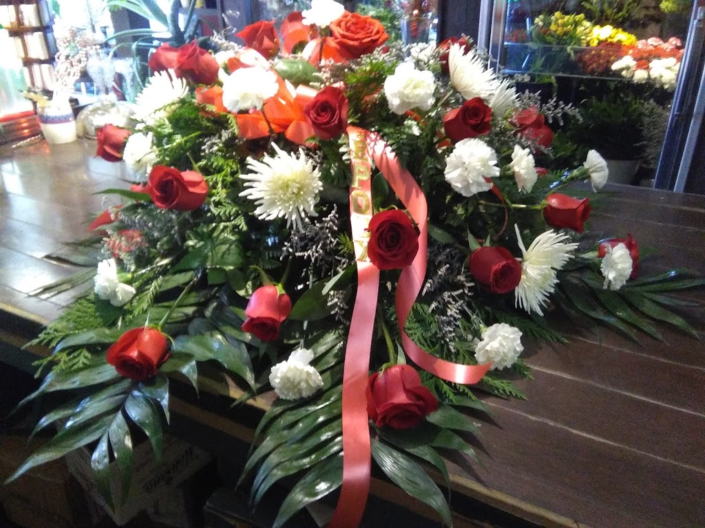Scentimental Flowers | 183 McArthur Ave, Vanier, ON K1L 6P6, Canada | Phone: (613) 744-1234