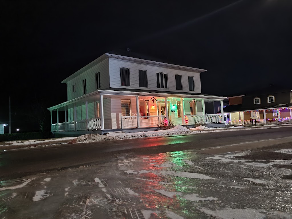 Ariane Laroche-Moreau Avocate | 962 Bd Saint-Joseph, Roberval, QC G8H 2L9, Canada | Phone: (418) 618-2703